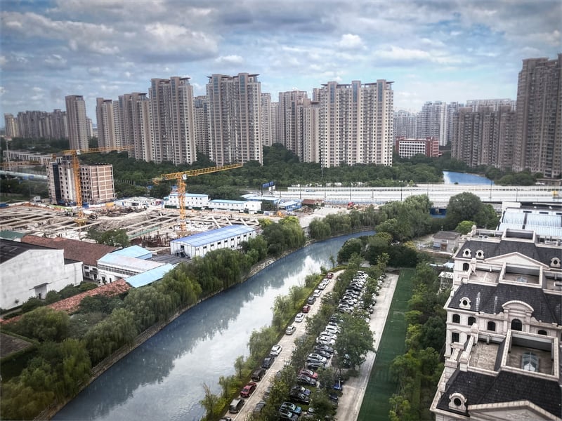 Yangjing Port Canal threads the district’s greenery and artifice