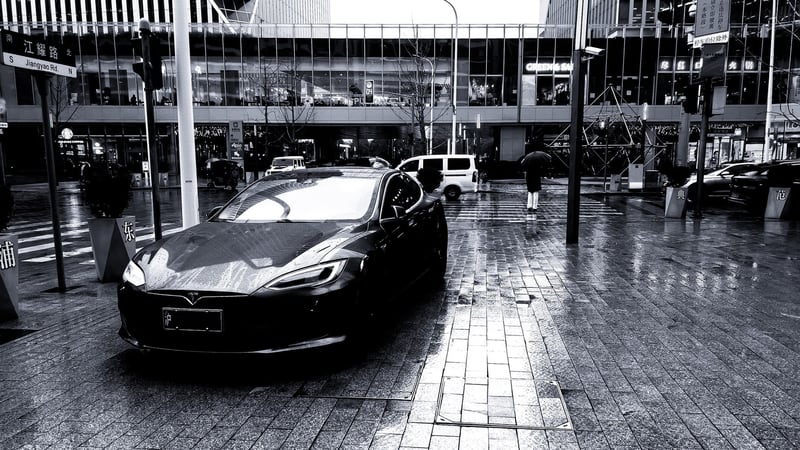 Car / sidewalk / rain